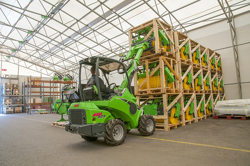 Avant 523 compact loader with pallet forks