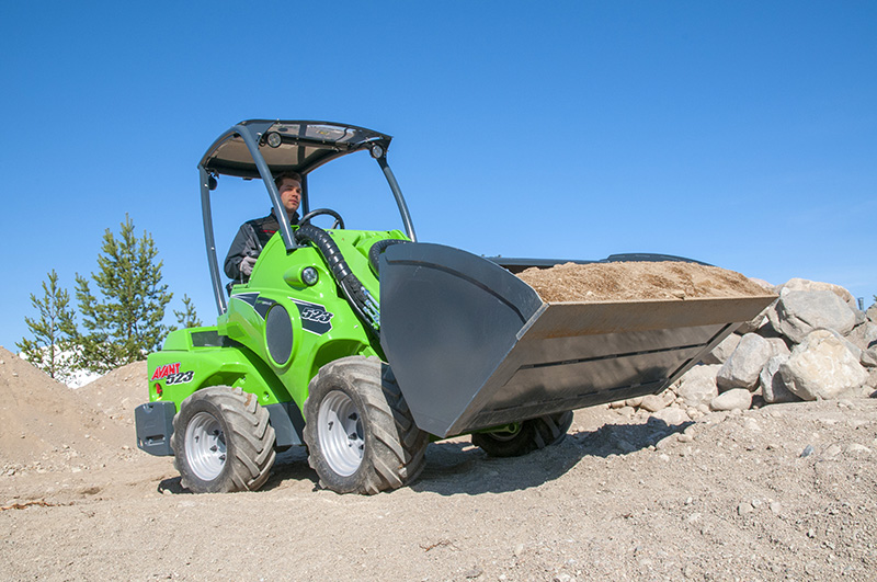 Avant 523 compact loader with bucket